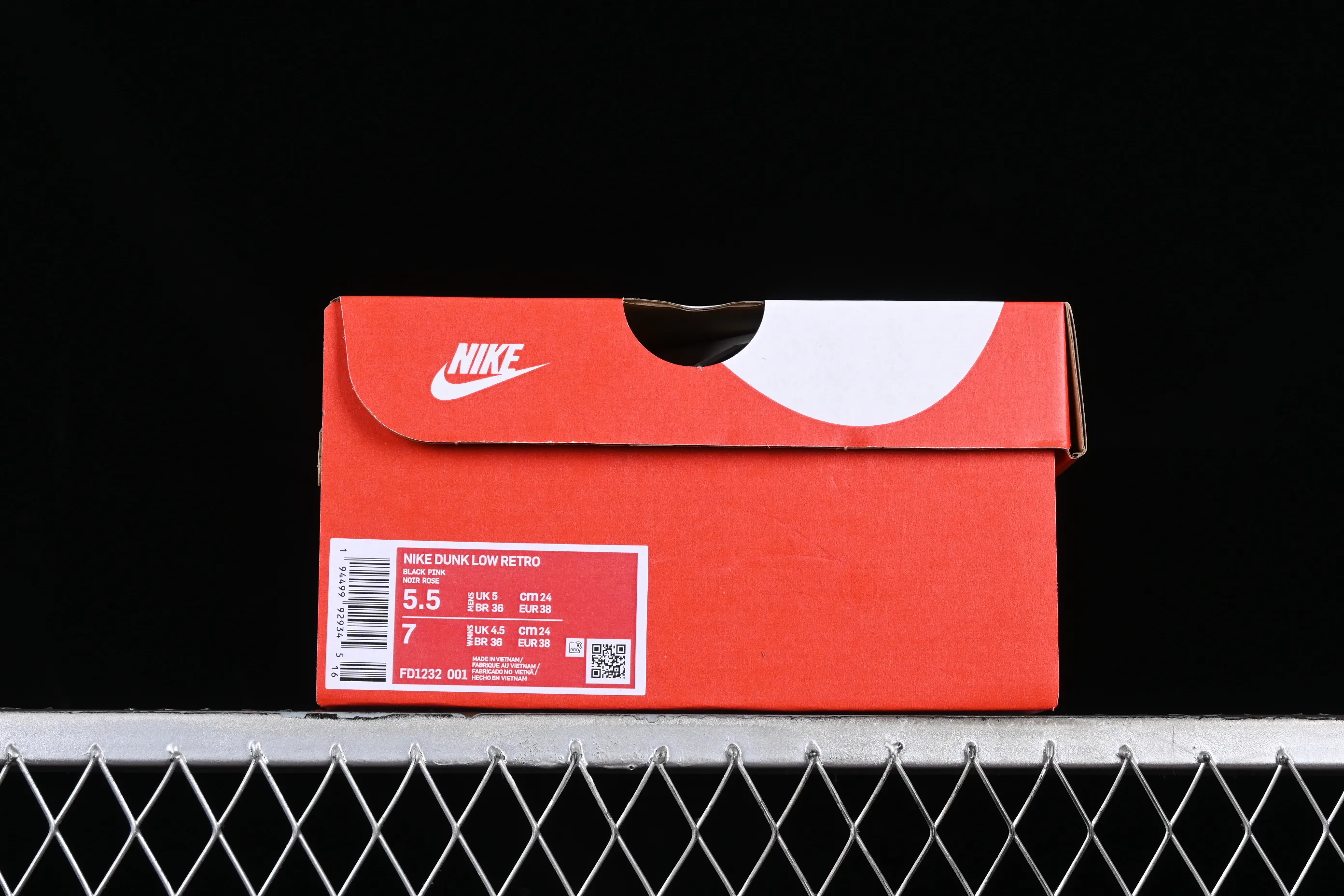 All Categories Nk SB Dunk Series Nk SB Dunk Low Low-top Sneakers Nk Dunk Low Reverse Barbie Black Pink SB Strappy Low-top Casual Sneakers FD1232-001